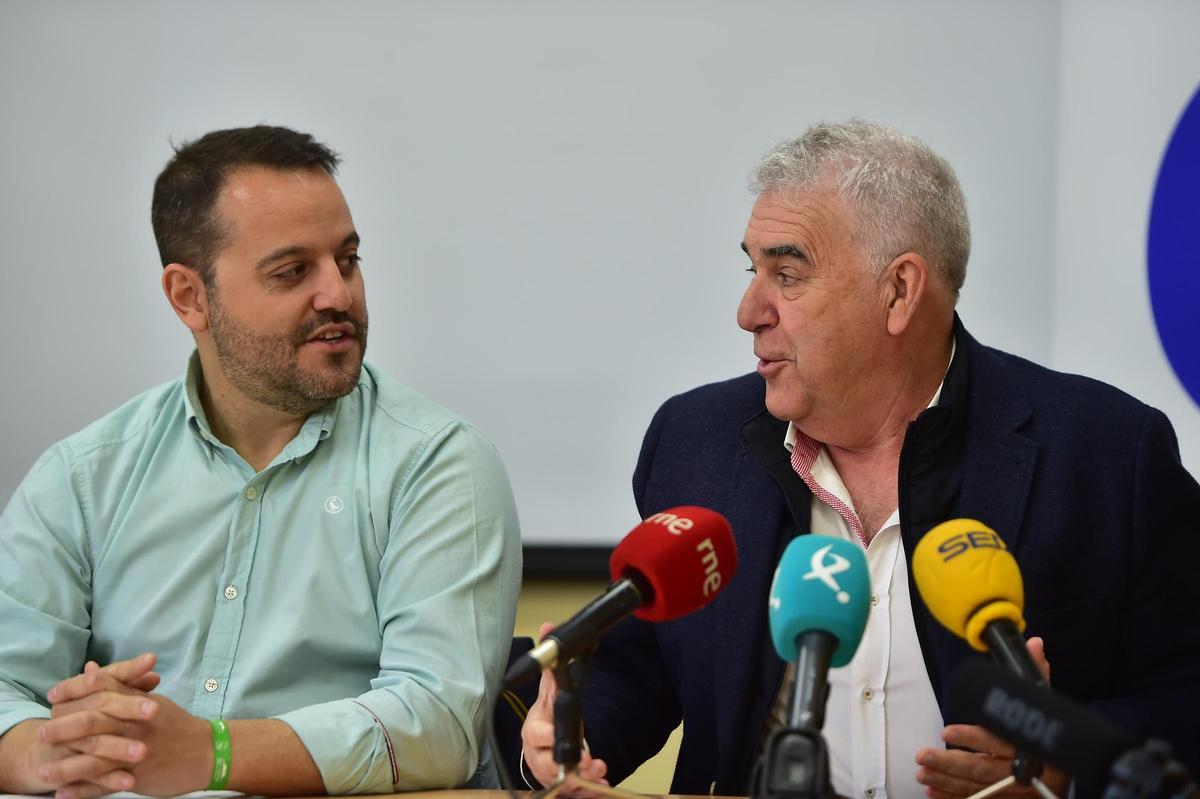 Ramón Barbado, del Círculo Empresarial Moralo (derecha de la imagen), y Fernando Sánchez, presidente de la plataforma.