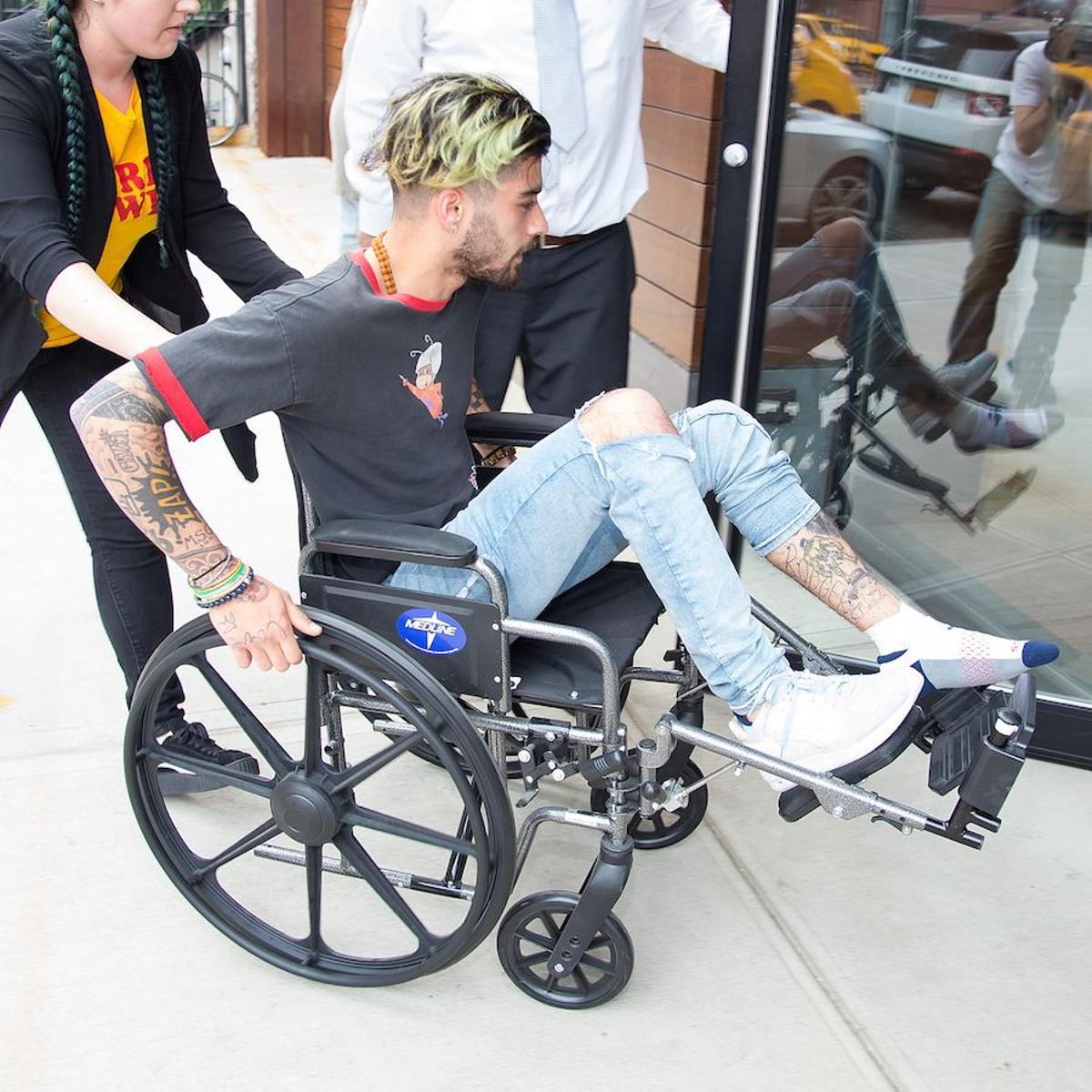 Zayn Malik en silla de ruedas