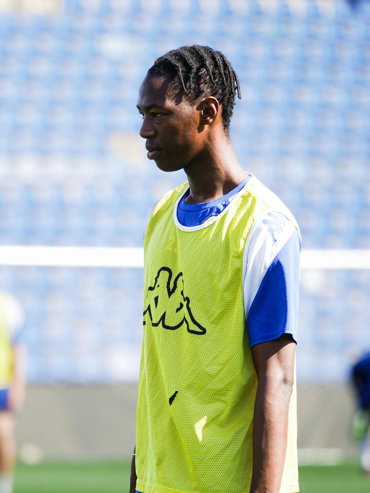 Pepe Traoré, serio durante un entrenamiento con el primer equipo del Hércules.