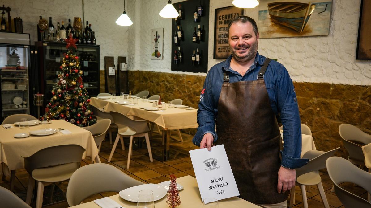 Carlos Pinto, del restaurante El Bizarro, ya tiene el menú y el local preparado para las fiestas.