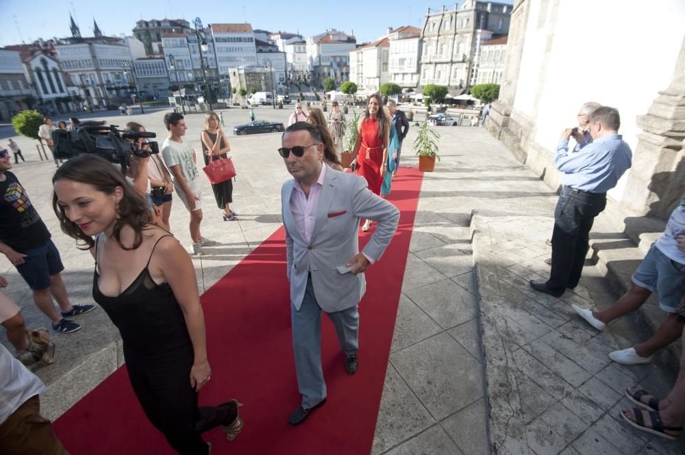 El paseo por la alfombra roja pone el broche a la Semana Internacional de Cine de Betanzos, dedicada en esta ocasión a la productora y realizadora Zaza Ceballos.