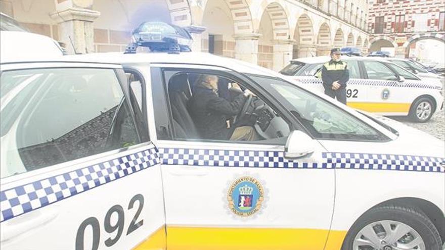 El ayuntamiento prevé convocar este año 14 plazas para policías locales