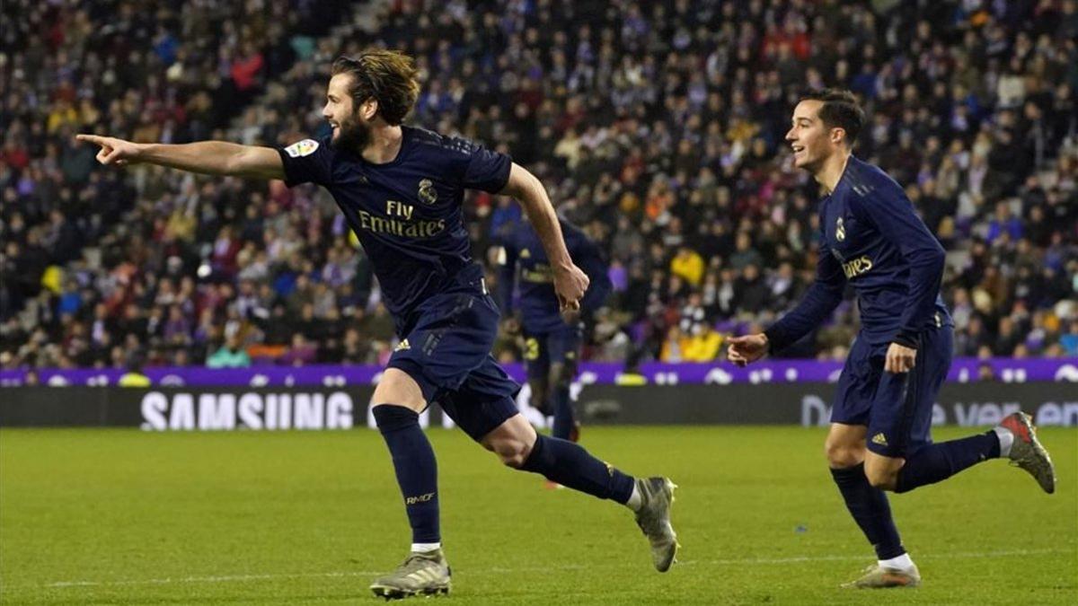 Nacho celebra el gol que sitúa al Real Madrid líder en solitario de LaLiga Santander