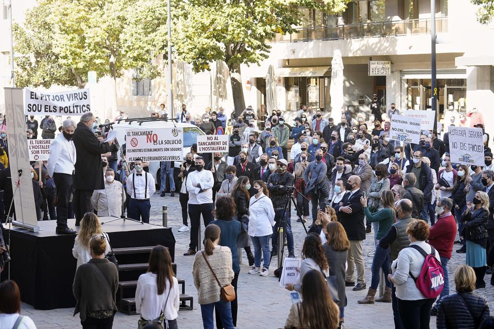 L''hostaleria i l''estètica gironines surten al carrer per protestar contra el tancament