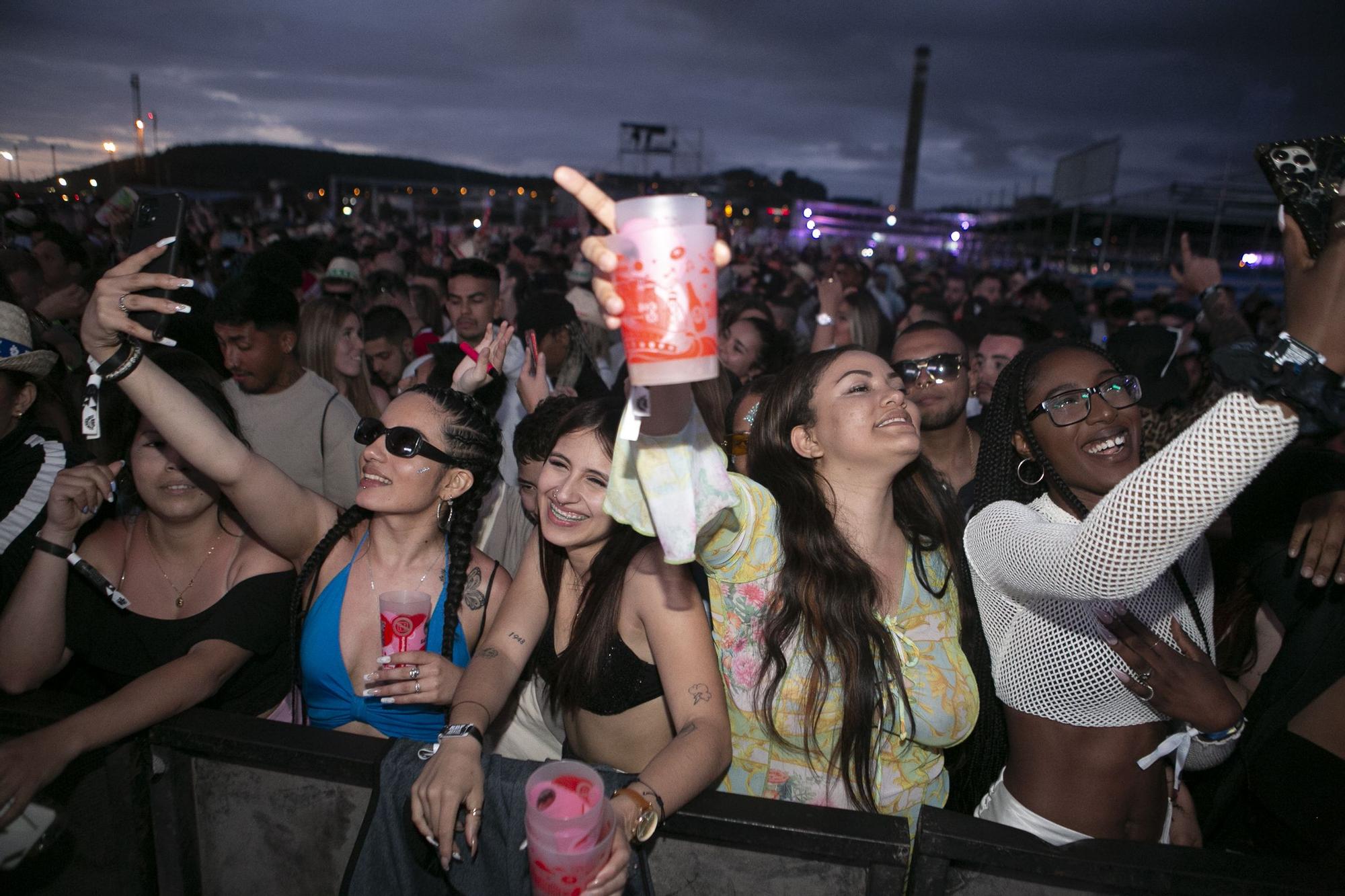 En imágenes: así fue el primer día del Reggaeton Beach Festival de Avilés