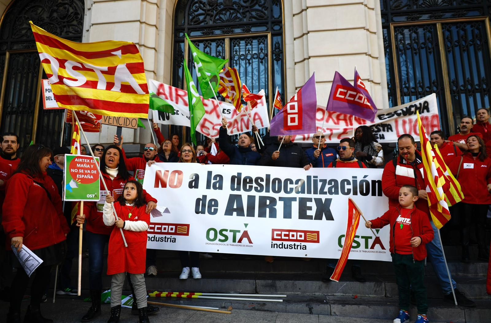 Protesta de los trabajadores de Airtex por su traslado a Rumanía