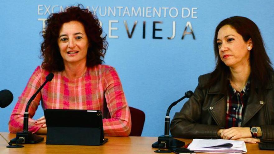 La edil Fanny Serrano y la responsable de la Oficina de Vivienda, Silvia Ruiz