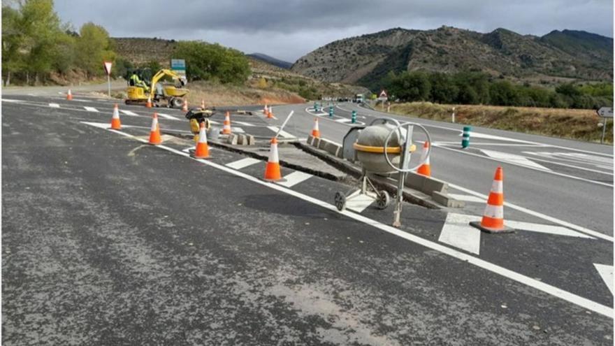 Obras en una carretera de Huesca. | MITMA