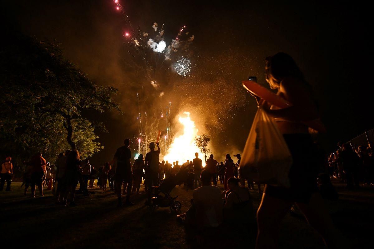 Fogos de artificio e fogueira, nunha edición anterior.