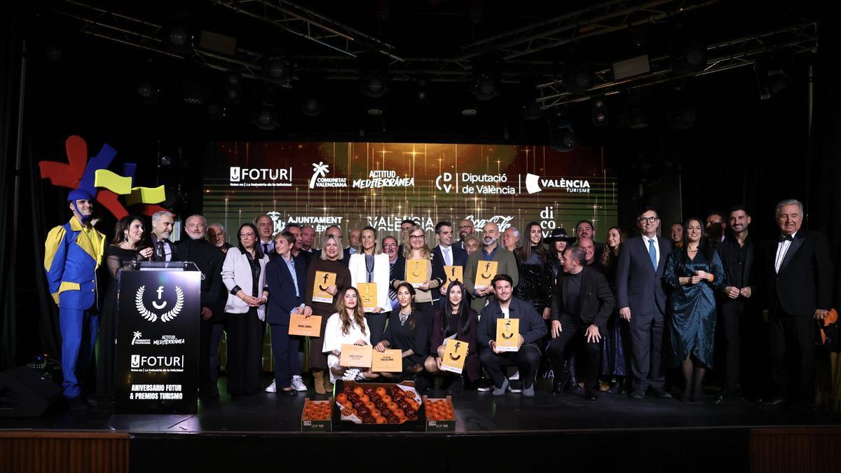Los premios de Turismo by FOTUR 2025 son para el Ayuntamiento de Xeraco, Miguel Arraiz, Manolo Garcia, Casa Carmela, Dona Festival, Heineken, Visit Valencia, El Camino del Santo Grial en Europa, The Champions Burger y como Presidente Honorífico Póstumo a José Vicente Serneguet.