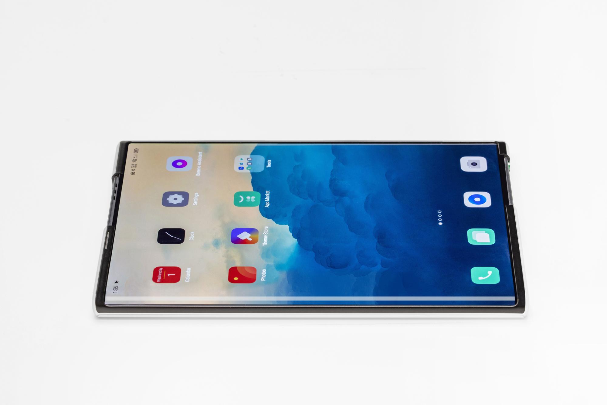 Así es el OPPO X 2021: el primer móvil enrollable