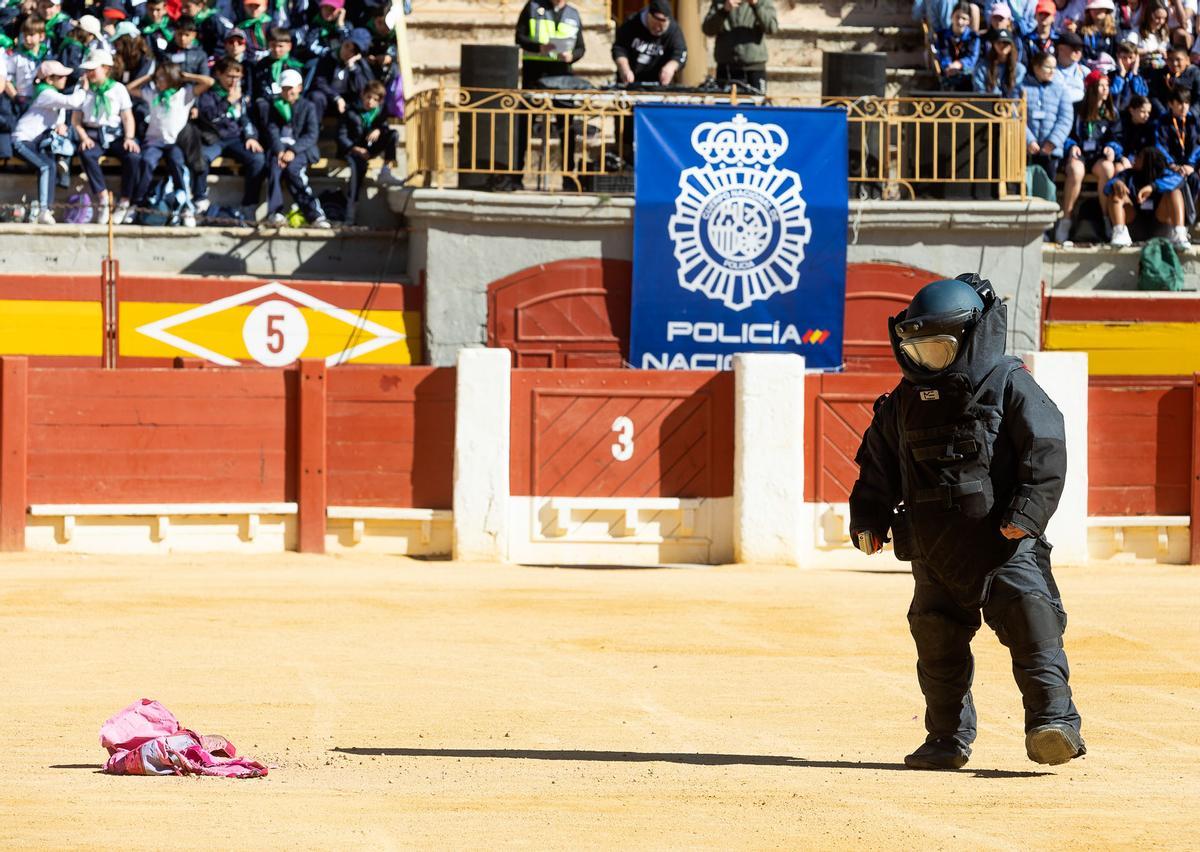 La Policía Nacional conmemora su 200 Aniversario con una exhibición en la Plaza de Toros de Alicante