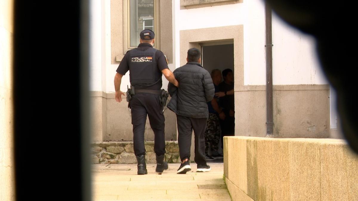 NARCOTRÁFICO GALICIA | Operativo en O Salnés: varias detenciones y registros tras el alijo de más de 3.600 kilos de cocaína en A Pobra NARCOTRÁFICO GALICIA | Operativo en O Salnés: varias detenciones y registros tras el alijo de más de 3.600 kilos de cocaína en A Pobra