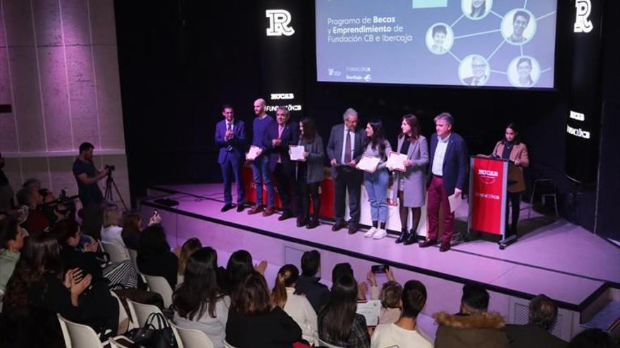 30 titulados universitarios finalizan el Programa de Becas de Fundación CB