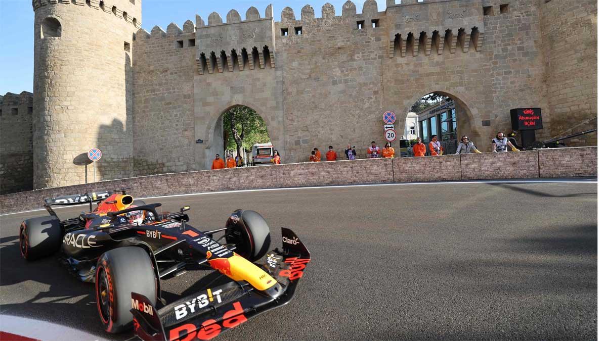Verstappen, durante la carrera en Bakú