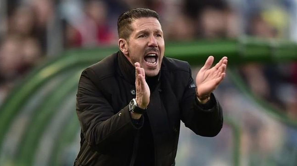 Diego Simeone, entrenador de l’Atlètic de Madrid, dirigeix els seus jugadors. Diego Simeone, entrenador de l’Atlètic de Madrid, dirigeix els seus jugadors.