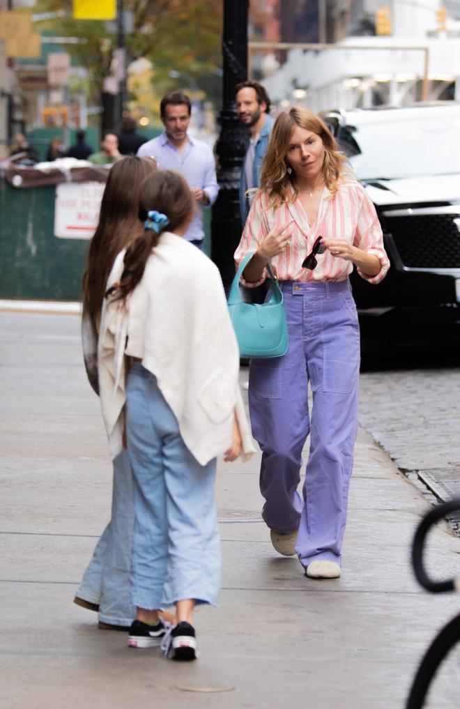 Sienna Miller pasea con su familia por Nueva York