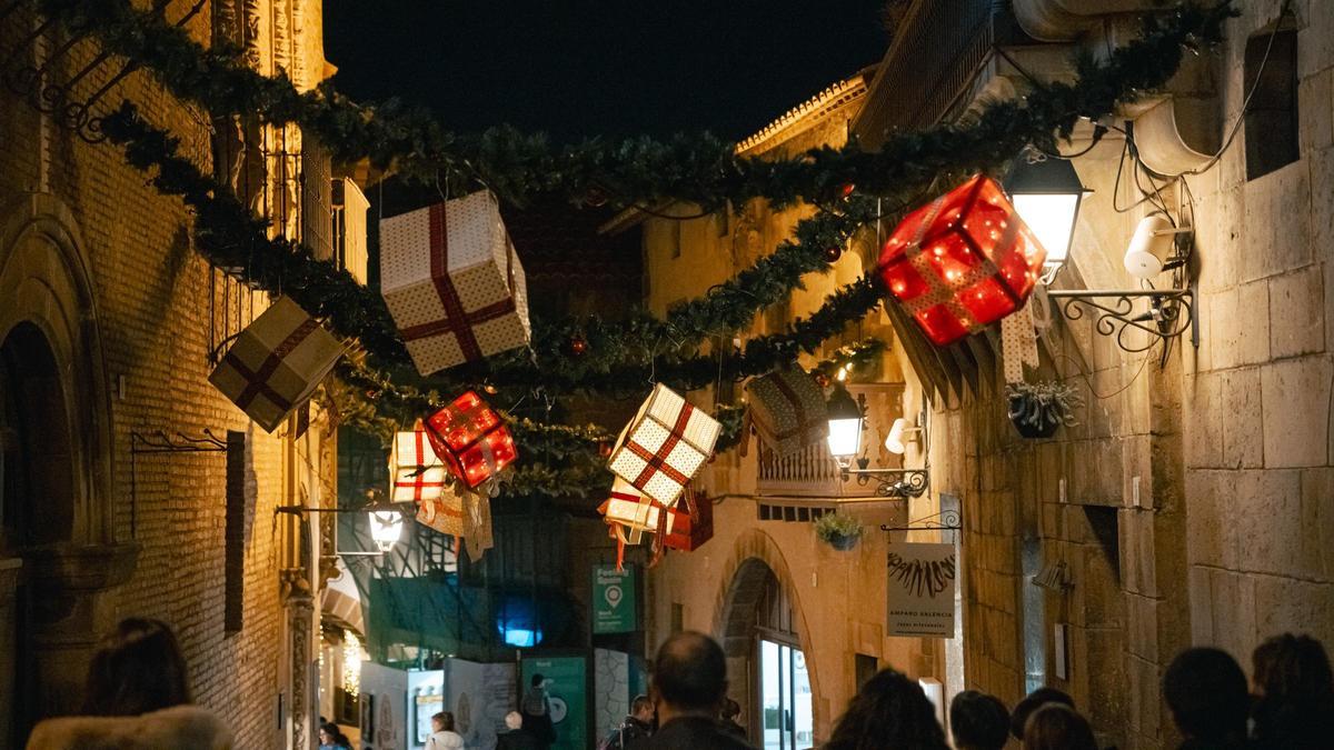 Decoración navideña en El Poble Espanyol.
