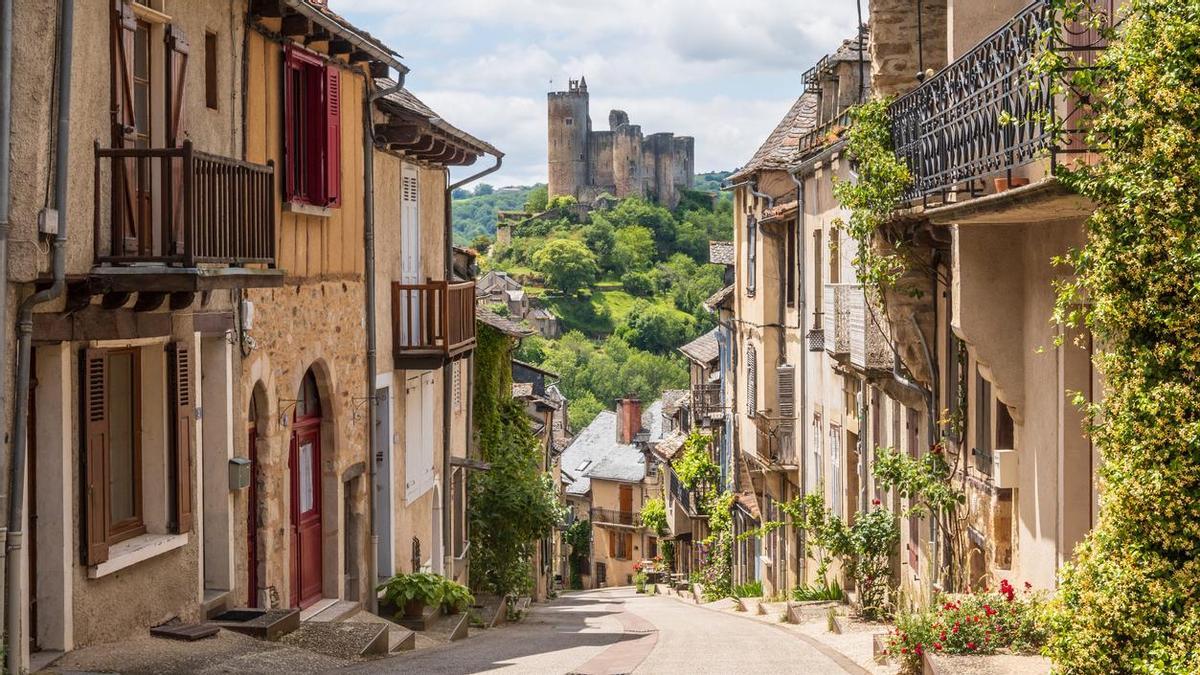 El castillo de Najac se encuentra a lo alto de una colina.