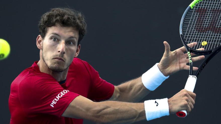 Pablo Carreño devuelve una bola en Melbourne.