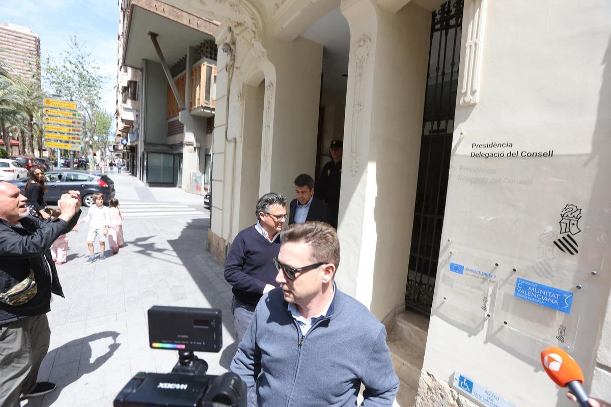 El presidente de la Generalitat, Carlos Mazón, en su salida de la Casa de las Brujas