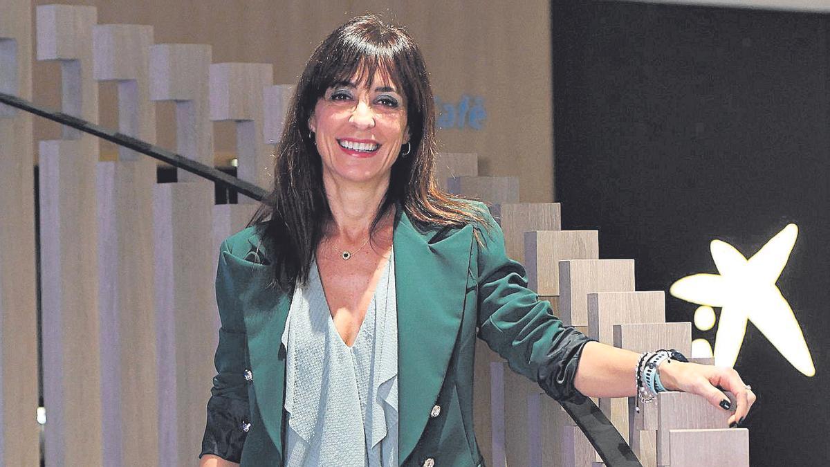 Mar Gómez, en las oficinas de Caixabank en Murcia.