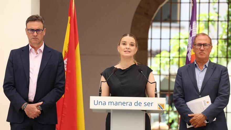 VÍDEO | El Govern aprueba la primera ley balear de Costas: más poder a los ayuntamientos en la gestión de las playas, limitación de la velocidad de las embarcaciones y protección de los 'escars'