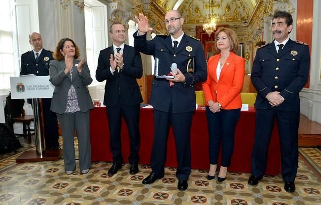 BOMBEROS HONORES DISTINCIONES