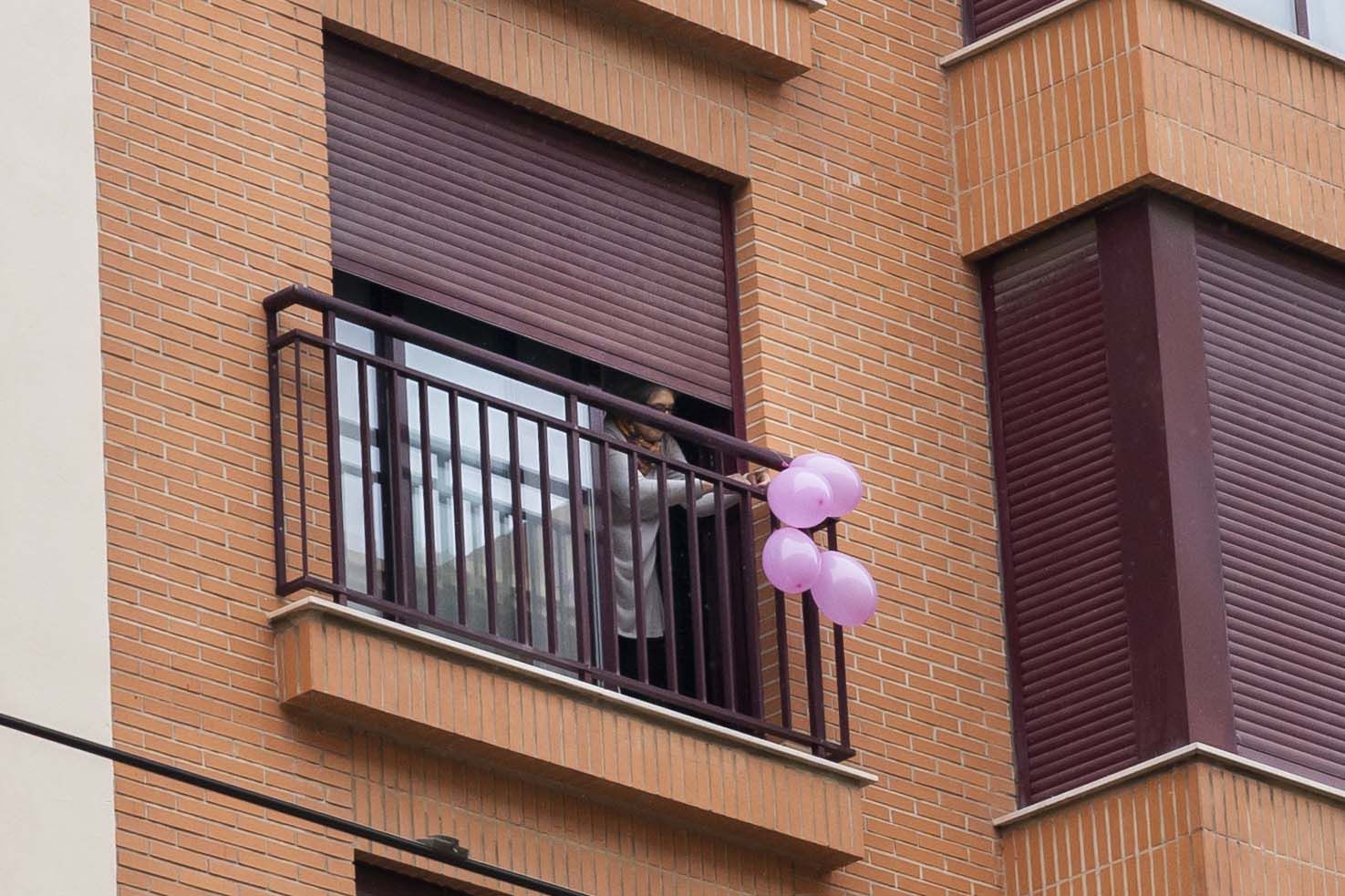 València engalana sus balcones por el 8M