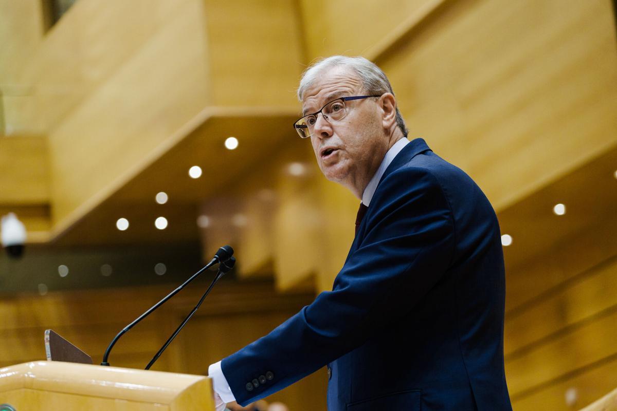 El senador del PP Antonio Silván interviene durante una sesión plenaria, en el Senado, a 22 de octubre de 2025