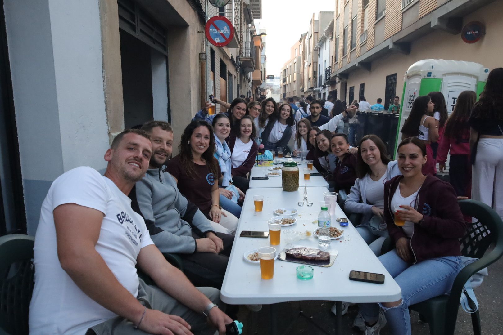 FOTOGALERÍA I Las imágenes de la Nit de la Xulla y del encuentro de elaboración de allioli de las fiestas de Vila-real
