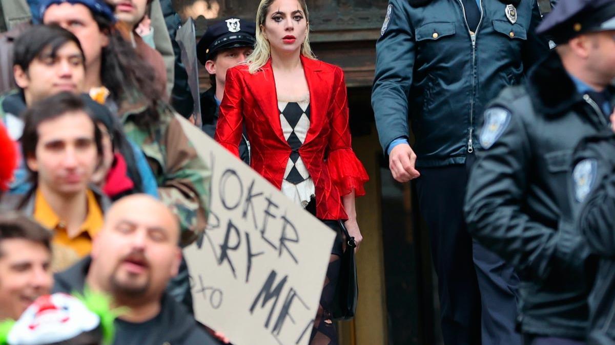 Todas las fotos de Lady Gaga como Harley Quinn en el rodaje de 'Joker 2' (y junto a Joaquin Phoenix)