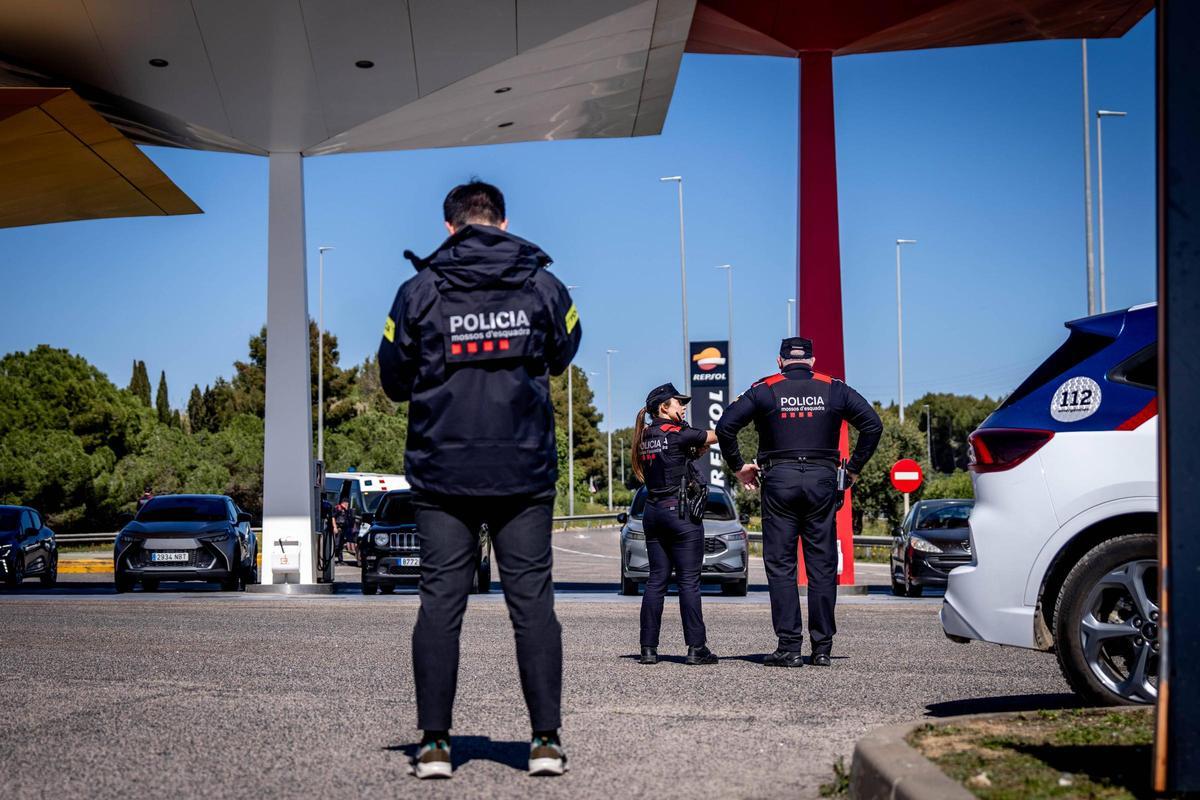 Agentes de Mossos en el dispositivo Kanpai en autopista