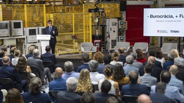 El president, Salvador Illa, en la presentació de l’avantprojecte de llei, a la fàbrica d’Ebro. | ZOWY VOETEN
