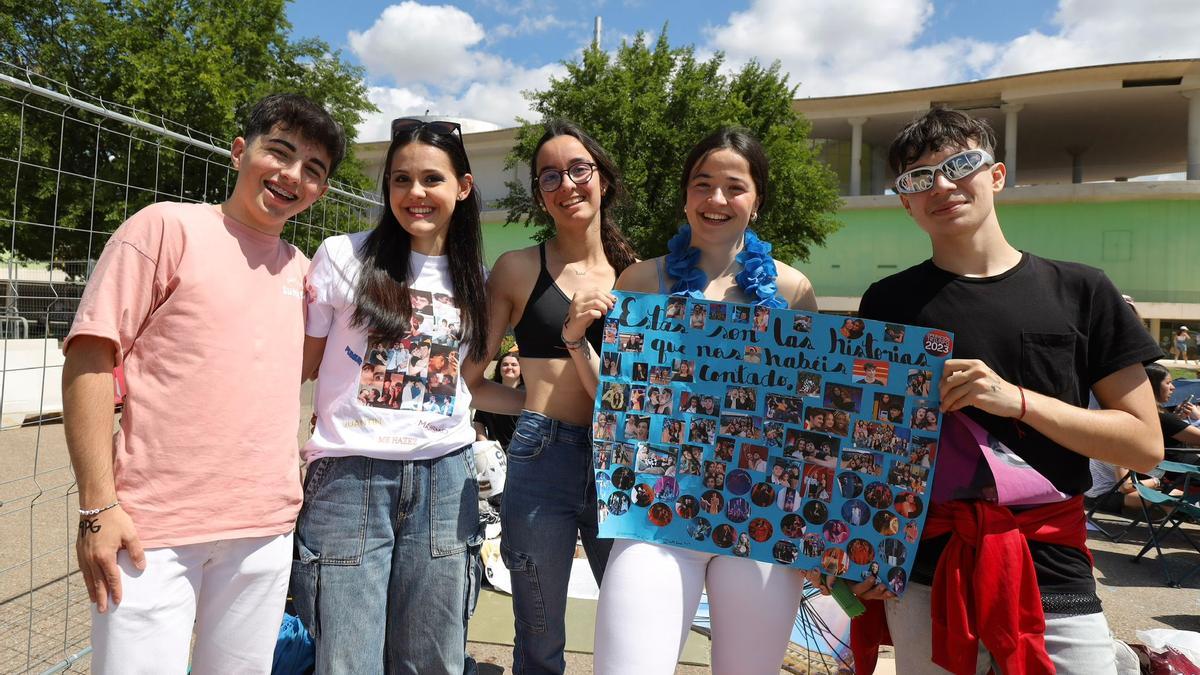 En imágenes | Los fans de Operación Triunfo invaden la Expo horas antes del concierto en Zaragoza