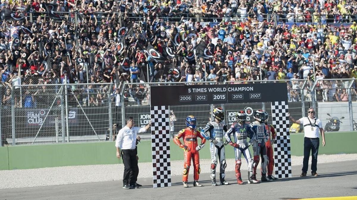 Final de fiesta de Jorge Lorenzo en Valencia-2015.