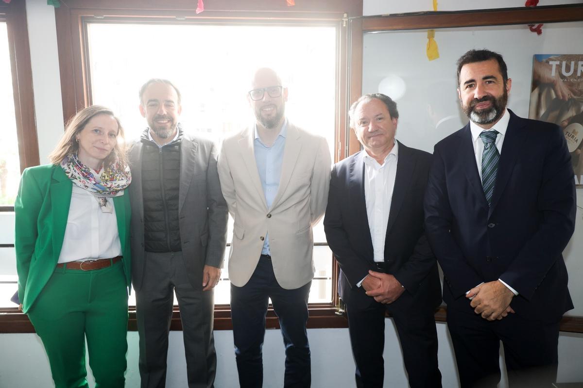 Alcaldes y alcaldesas copan el tercer día de balcón fallero de Levante-EMV