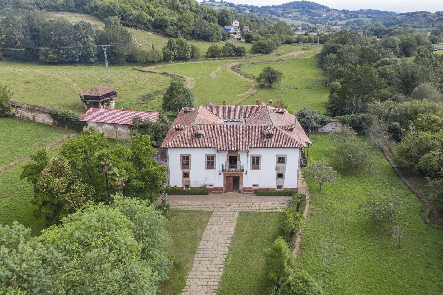 Así es palacio rural que se vende en Bayo (Grado)