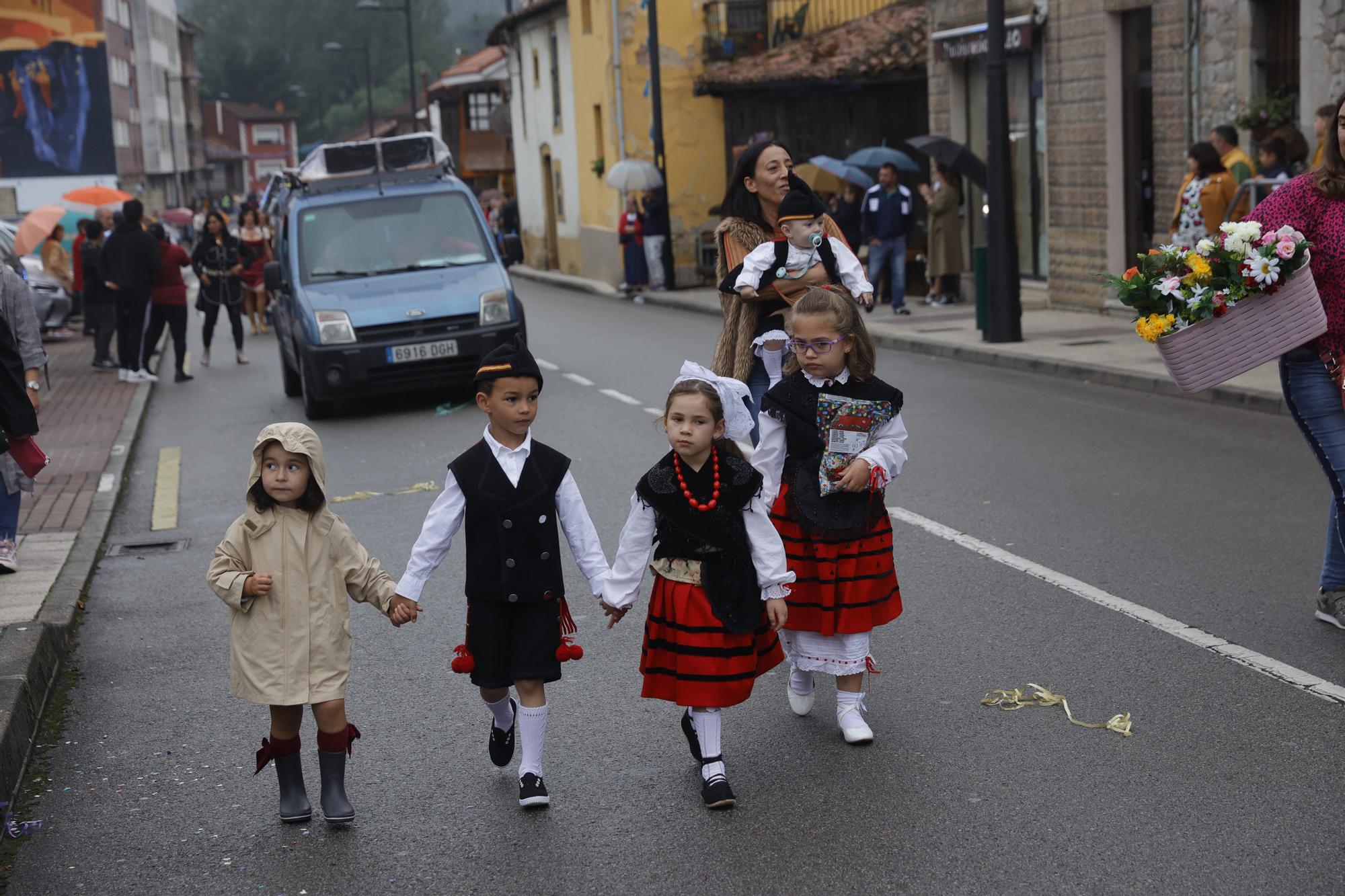 Olloniego se disfraza para animar las fiestas de San Antonio