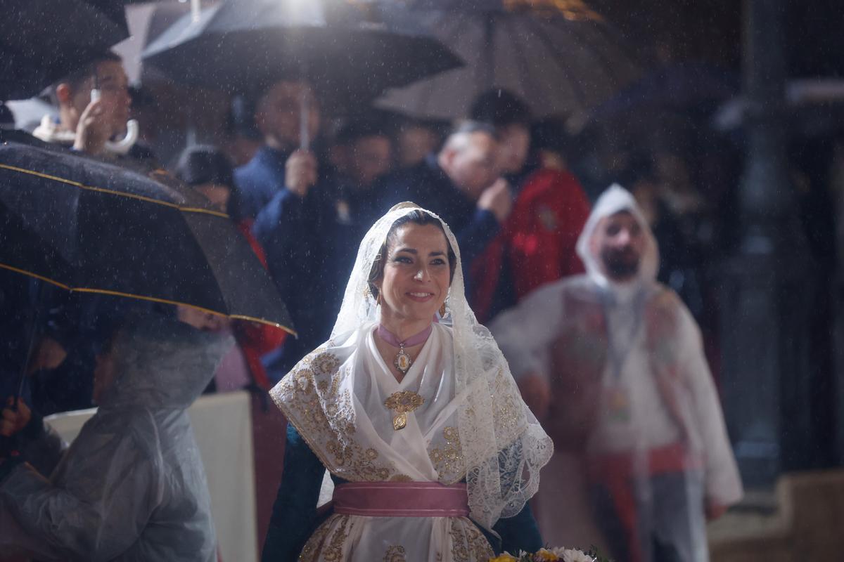 Todas las fotos de la Ofrenda del 18 de marzo por la calle San Vicente entre las 23:00 y la medianoche