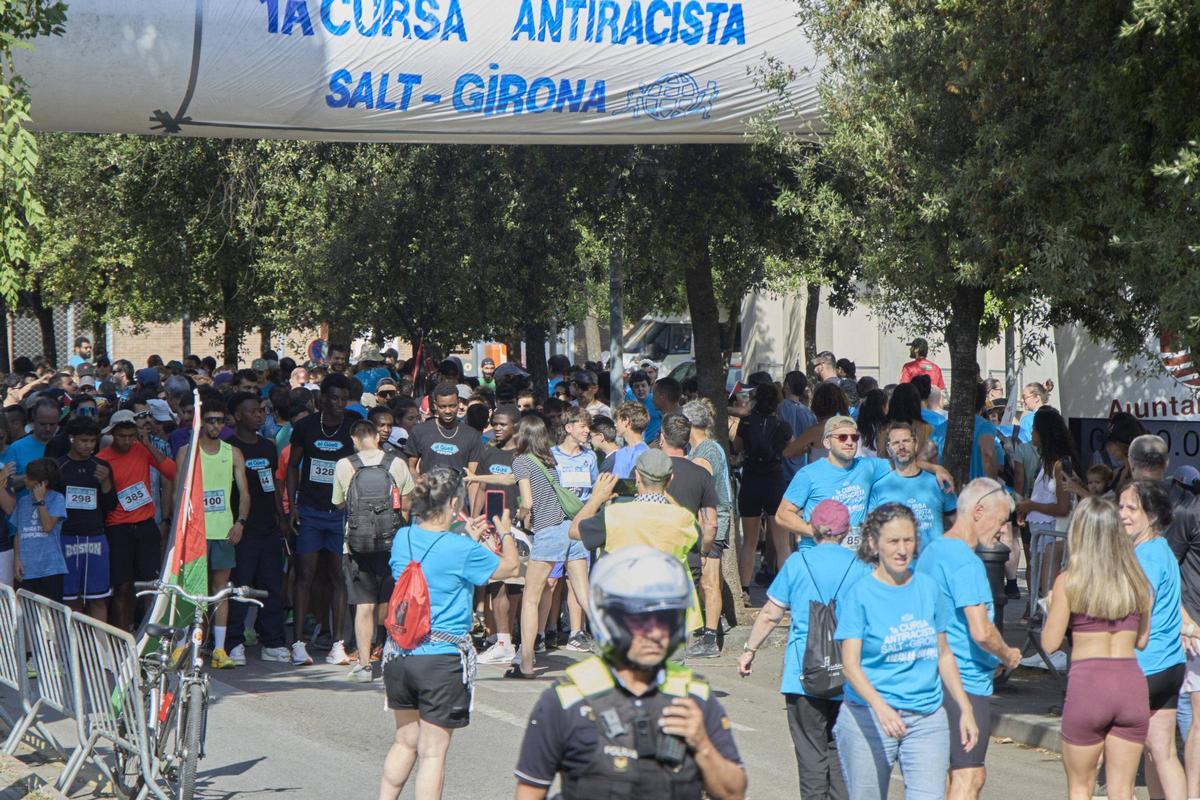 Les imatges de la 1a Cursa Antiracista de Salt i Girona