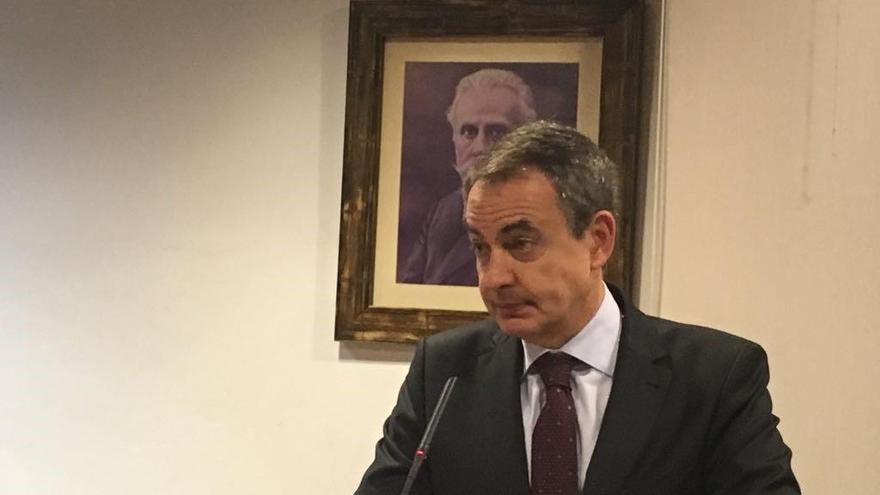 &quot;Estoy convencido de que la oficialidad del asturiano será realidad en la próxima legislatura&quot;, afirma Zapatero