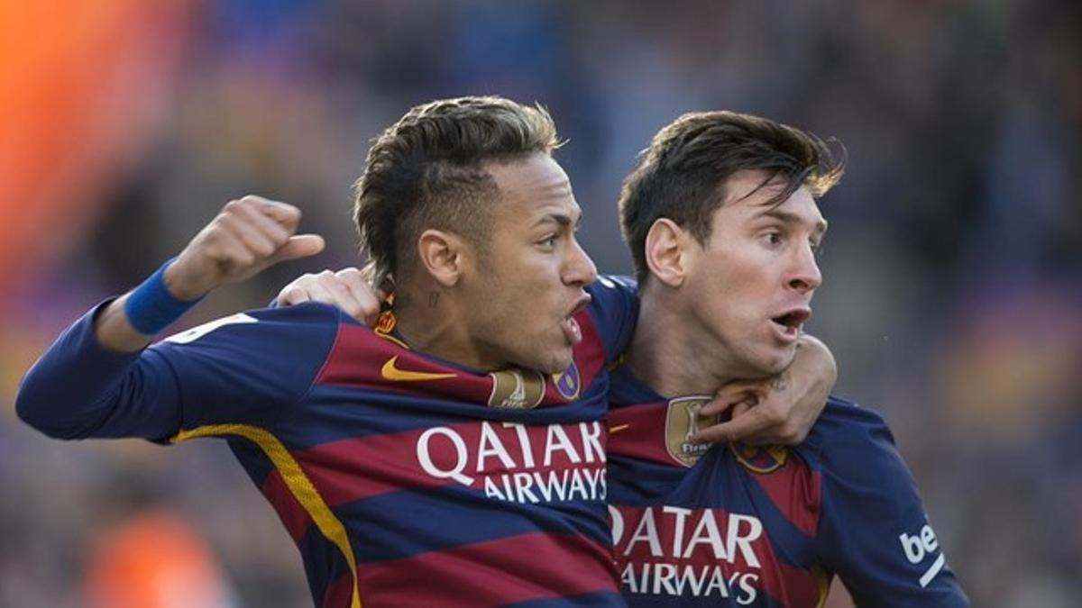 Messi celebra el gol del empate con Neymar durante  el partido de liga entre el Barcelona y el Atlético de Madrid.