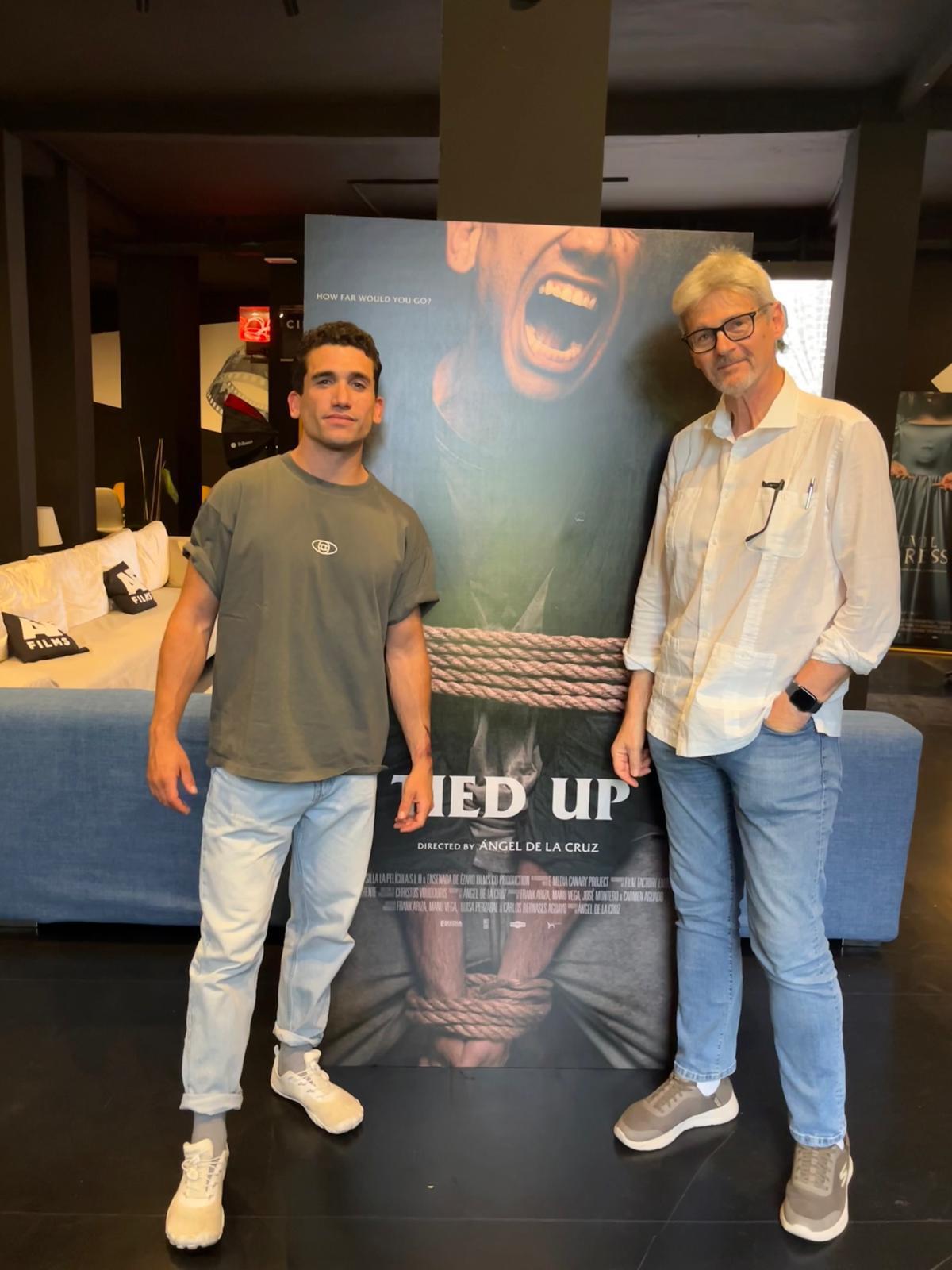 Ángel de la Cruz con Jaime Lorente