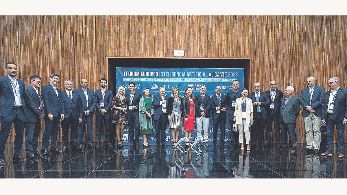 Foto de familia del congreso internacional de la IA de Alicante realizada durante la mañana.