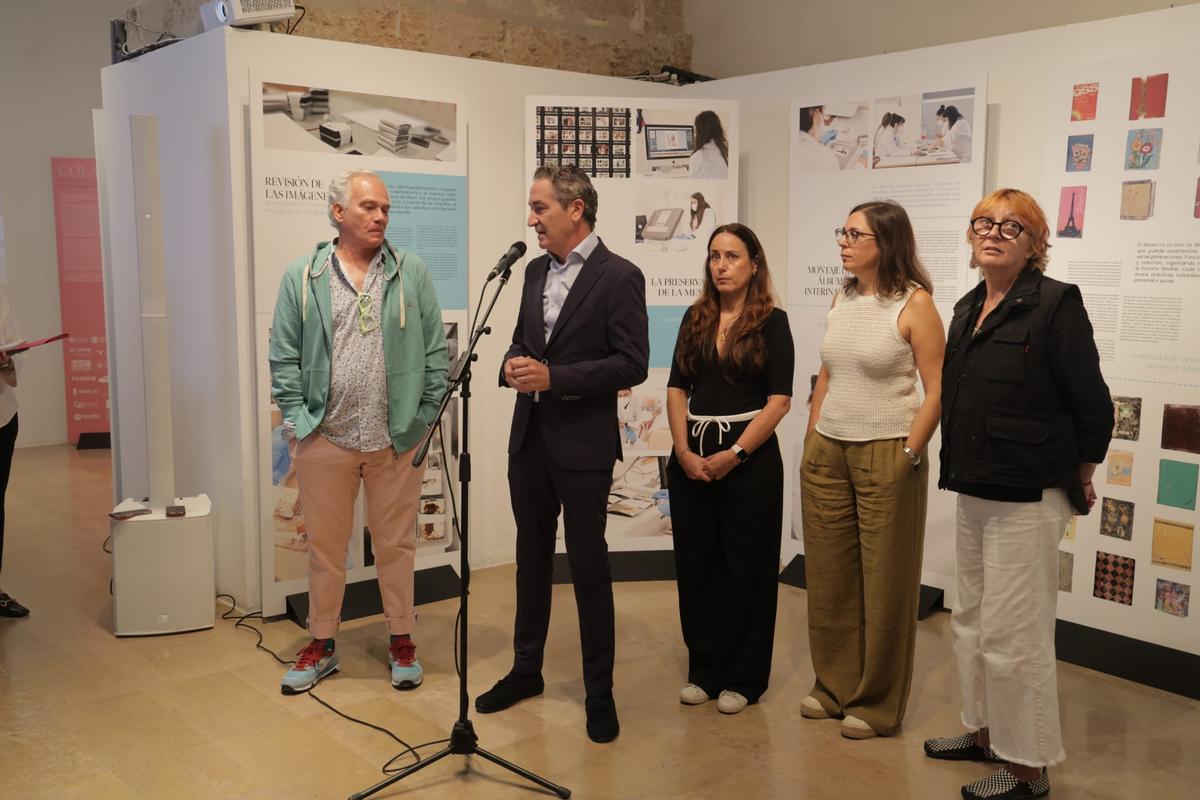 Los comisarios y responsables del proyecto, con Bugeda y Martínez de Pisón.