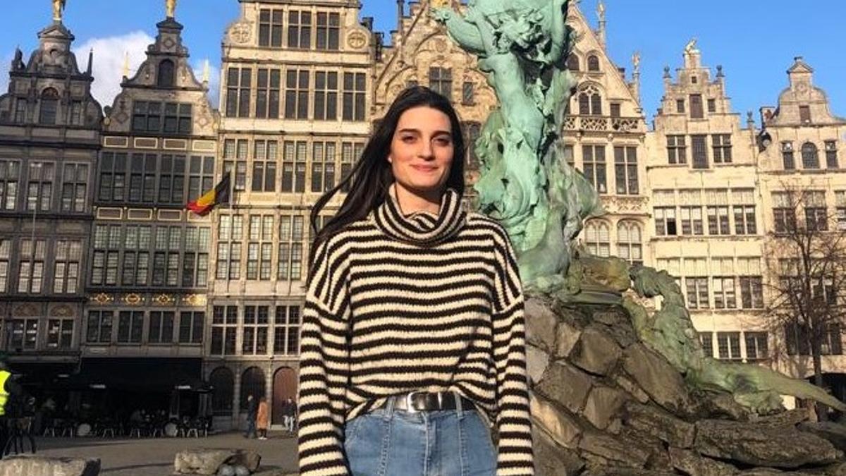 Julia Rodríguez en la plaza Grote Markt de Amberes (Bélgica).