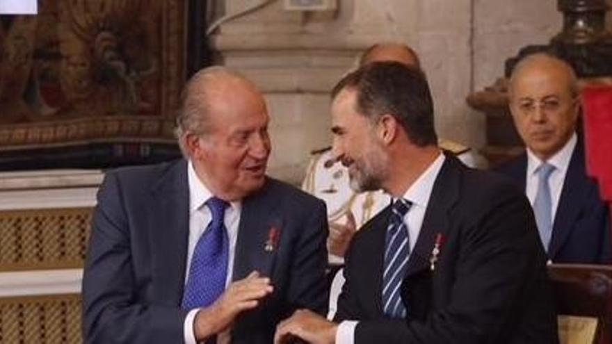 Los Reyes don Juan carlos y Felipe VI en el 30 aniversario de la firma del tratado de adhesión a la UE.