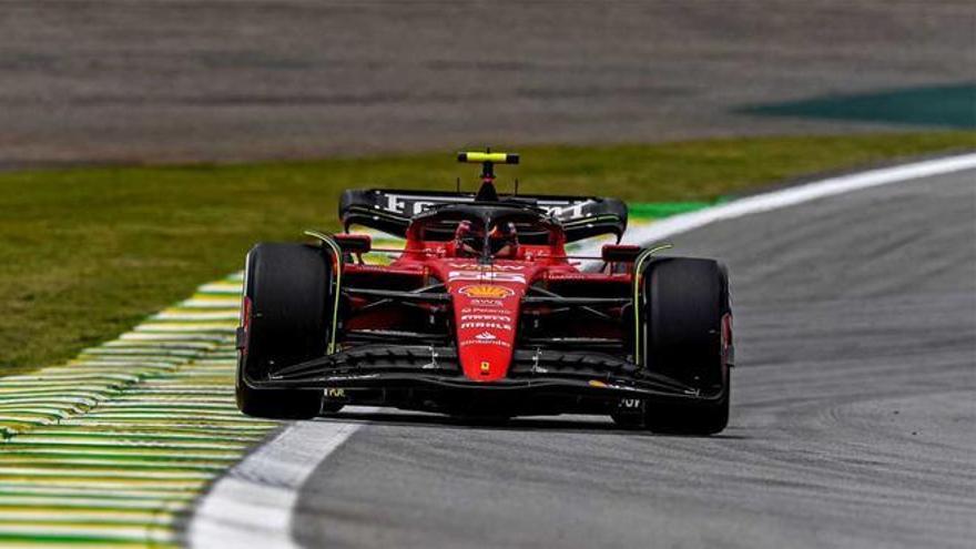 Sainz y Ferrari empiezan al frente en Brasil