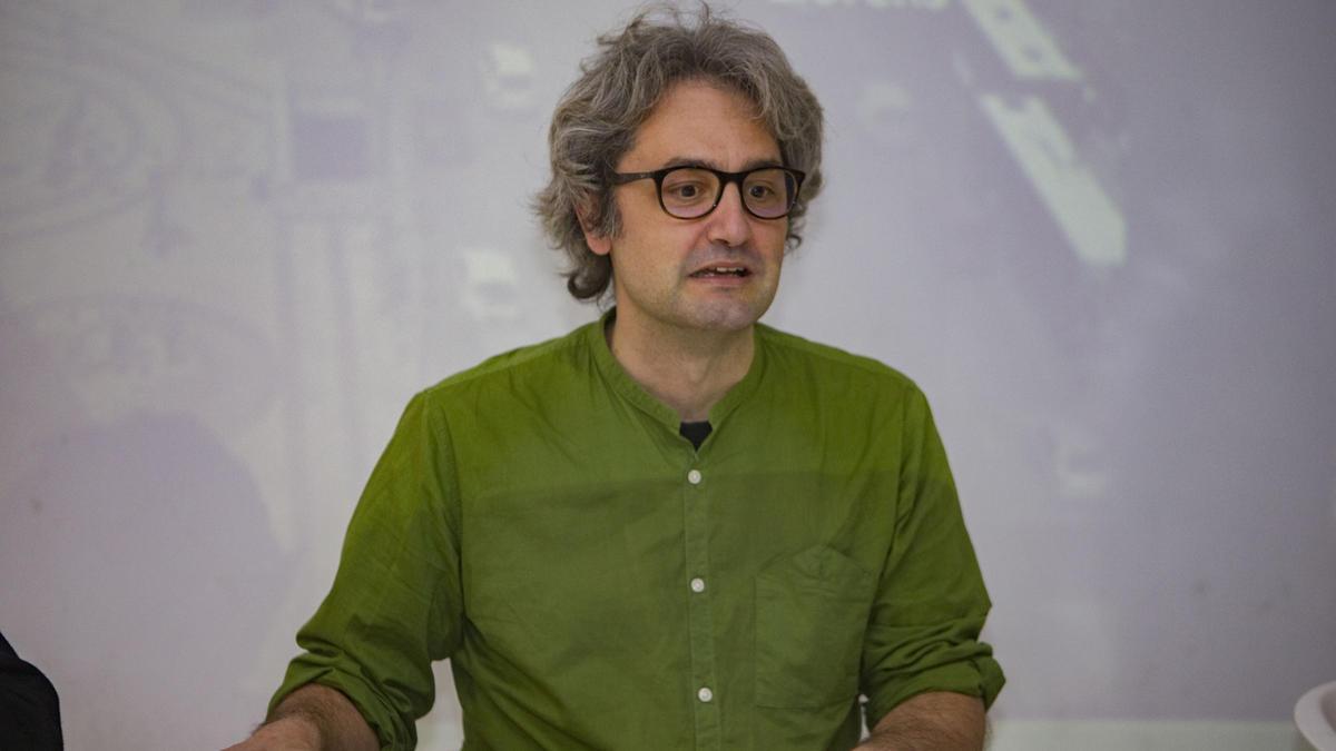 El arquitecto Enrique Argente, en la presentación de un libro de Joan Olmos, en 2020.